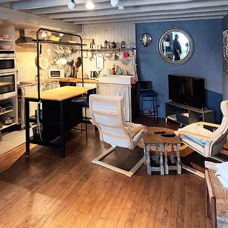 Au Bord De La Riviere *