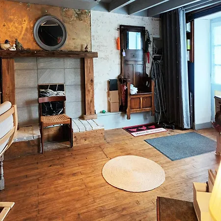 Au Bord De La Riviere