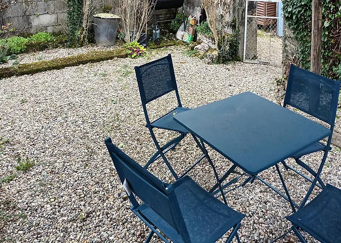 Au Bord De La Riviere